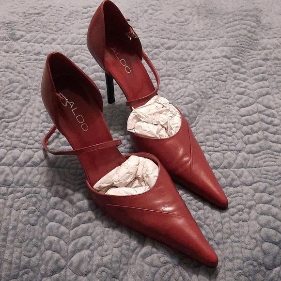 Aldo burgundy heels like new - Picture 2 of 5
